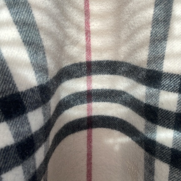 Burberry scarf - Picture 4 of 7